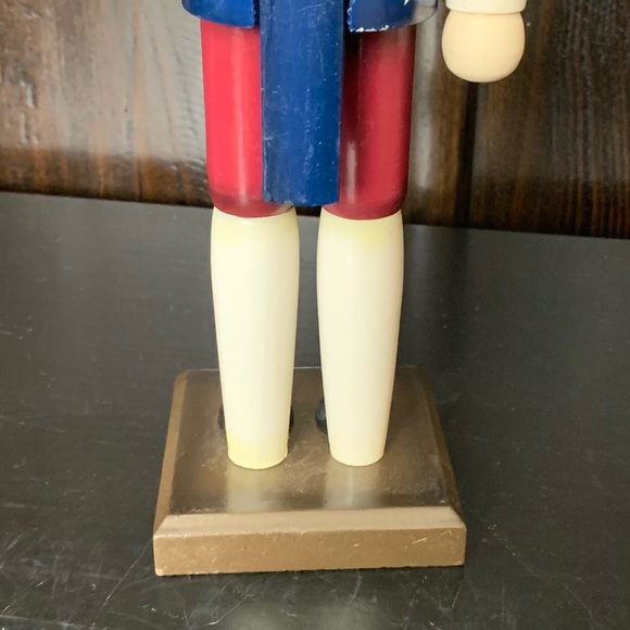 Vintage 2009 Uncle Sam Nutcracker with American Flag - Picture 13 of 16
